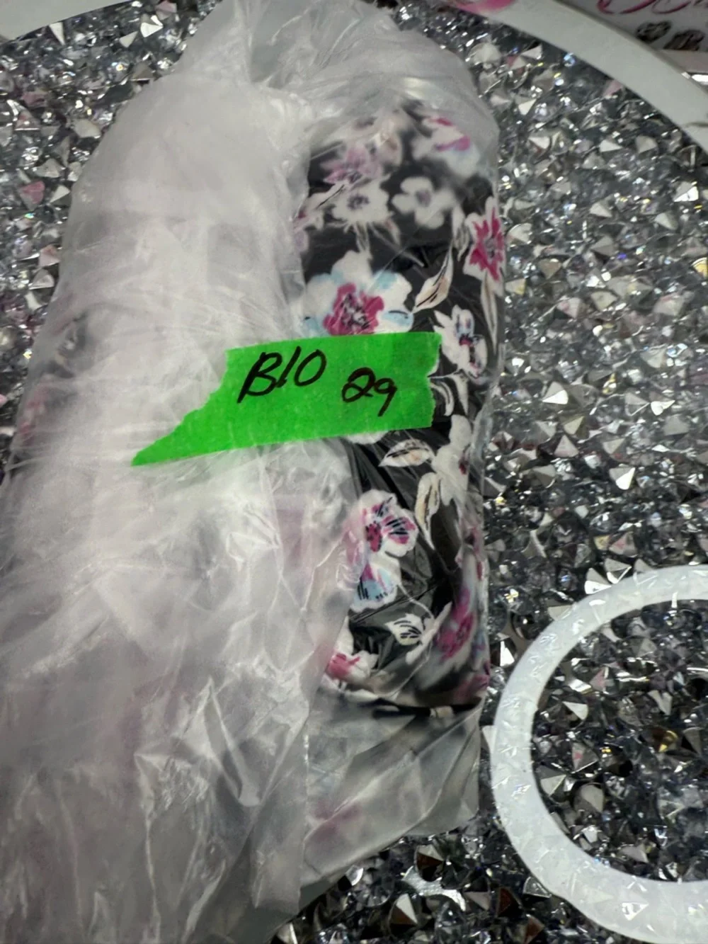 Banana Republic Short-Sleeve Cardigan with Pink and White Flowers Floral tie up - Picture 9 of 9